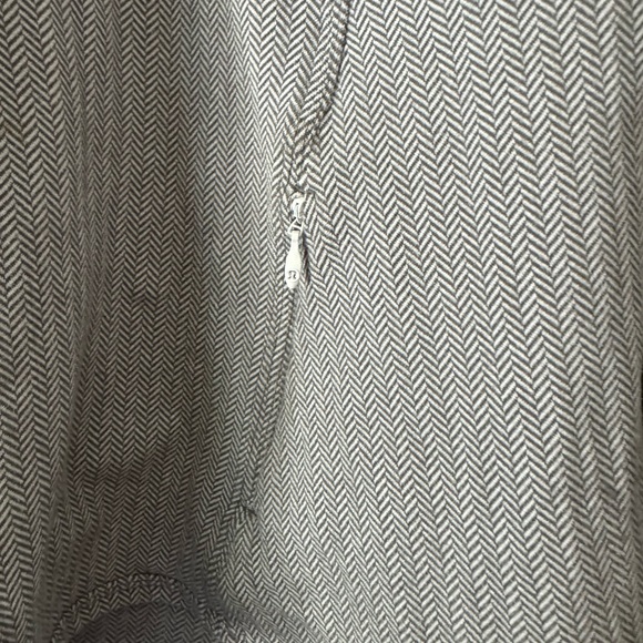 Lululemon long sleeve top, worn just a few times great condition - Picture 5 of 6